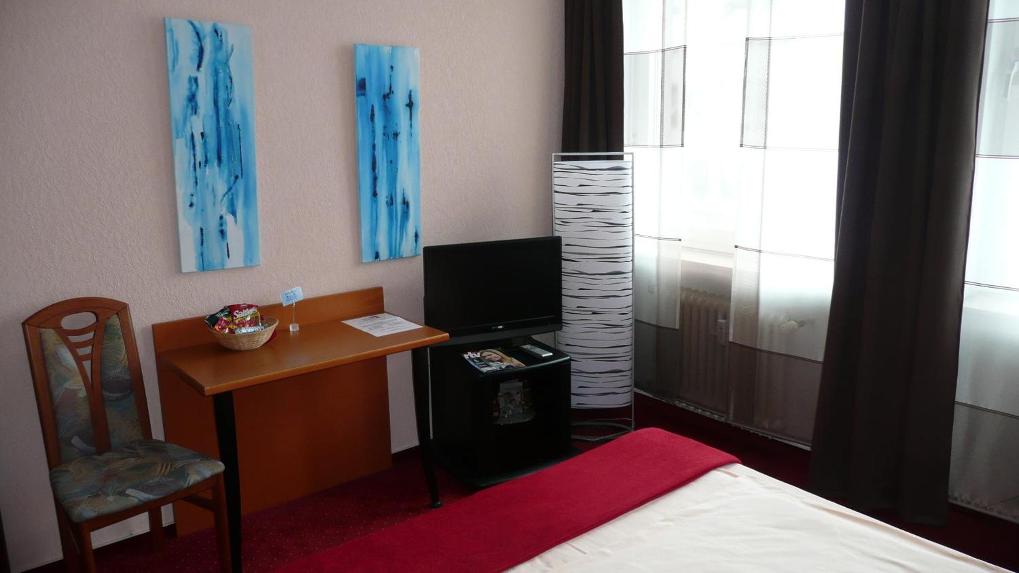 Hotel Stadt Hamburg Am Fluss Saarbruecken Room photo